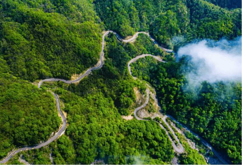 皖美微旅游|夏日漫游大别山国家风景道金寨段，自然风光无限