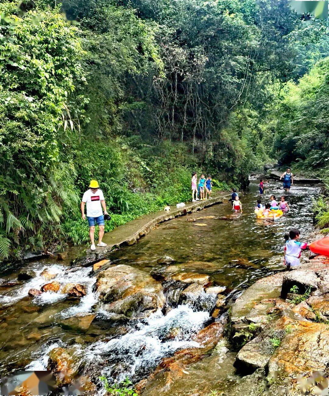 爆款【游山玩水】打卡广州"火焰山",游逛溪头村,夏日玩水,摘桃子1天