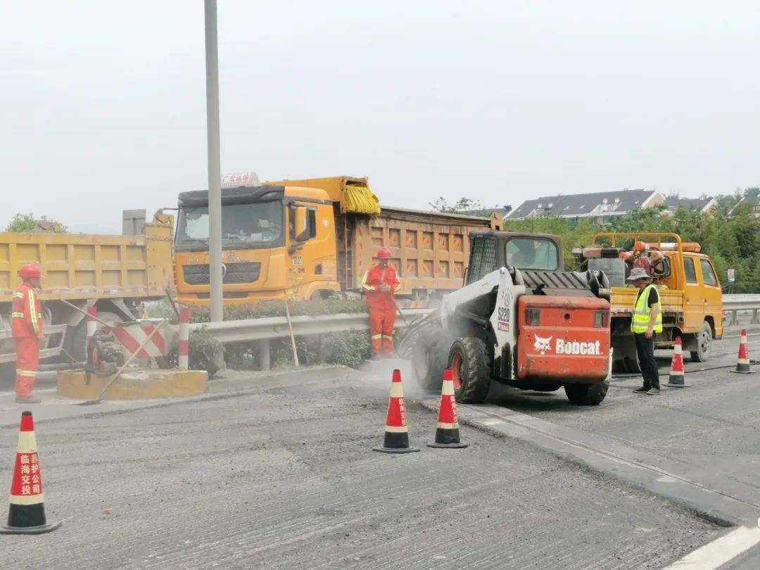 "桥头跳车"整治有了新进展_台州市_泡沫_公路