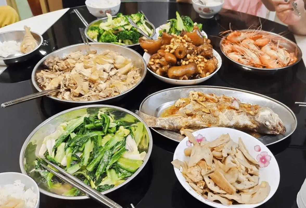潮汕儿媳生日满桌菜没胃口婆婆委屈白切鸡都不吃到底想吃啥
