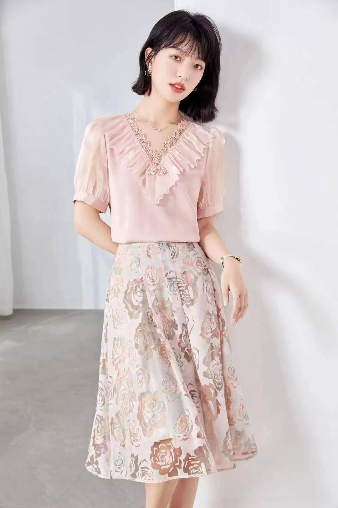 【辛安中泽3f】vv服饰5月21日盛大开业!全场5折!进店送好礼!