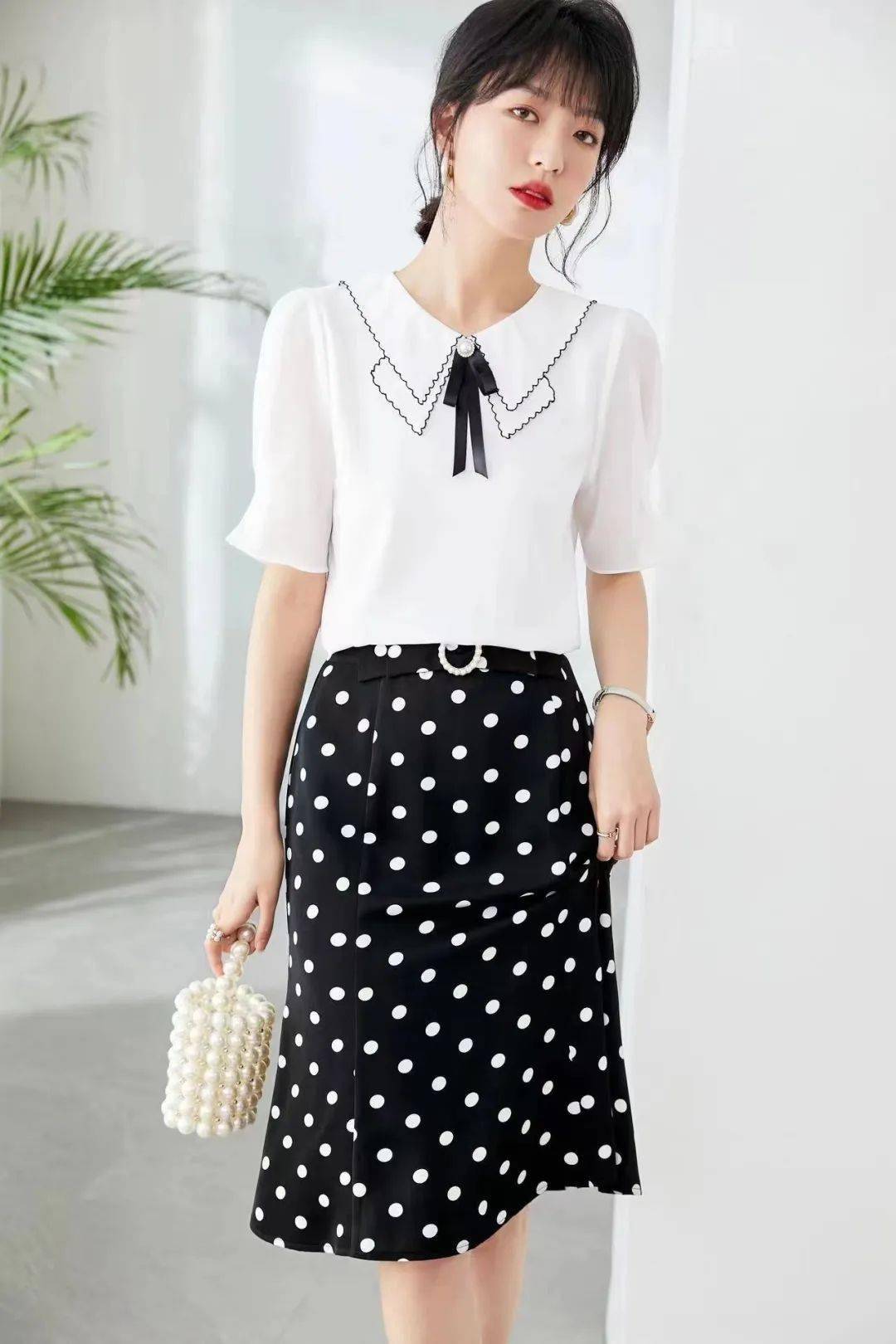 vvfushi融合了欧洲时尚,罗马建筑艺术,浪漫音乐元素,以独特的混搭概念