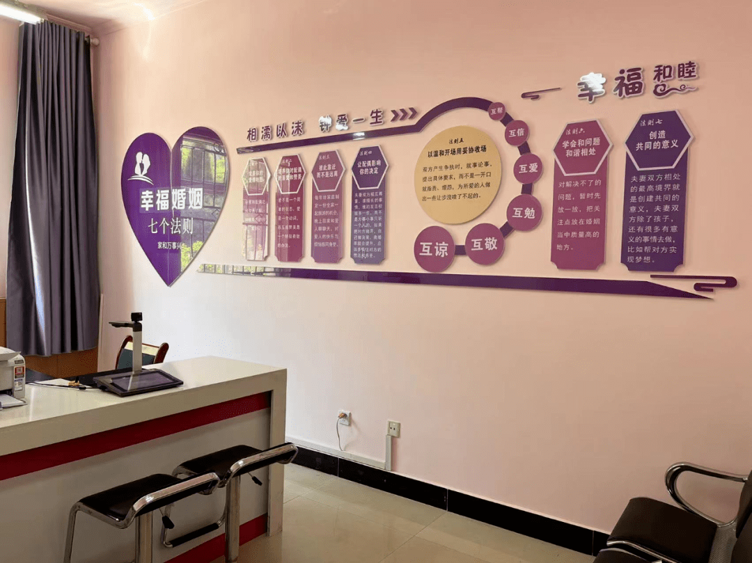 来到靖远县民政局,重新装修的婚姻登记服务中心让人眼前一亮.