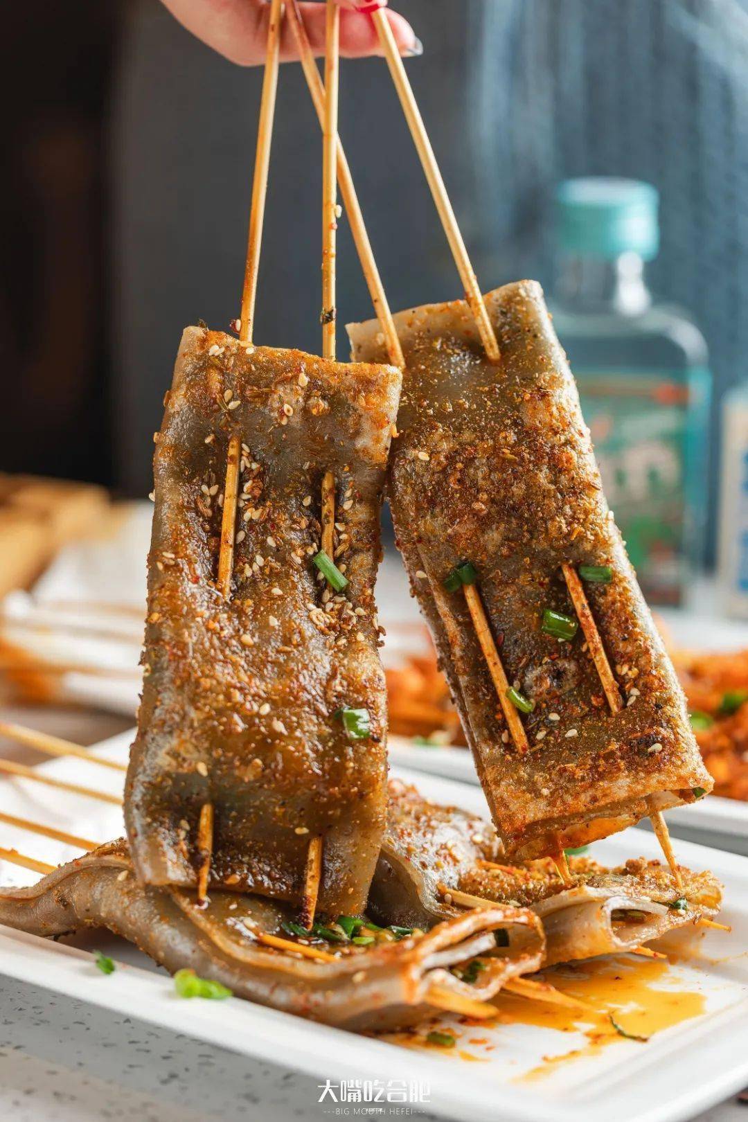 特色烤苕皮经过炭烤后的牛蛙每一口都是麻,辣,鲜,香!