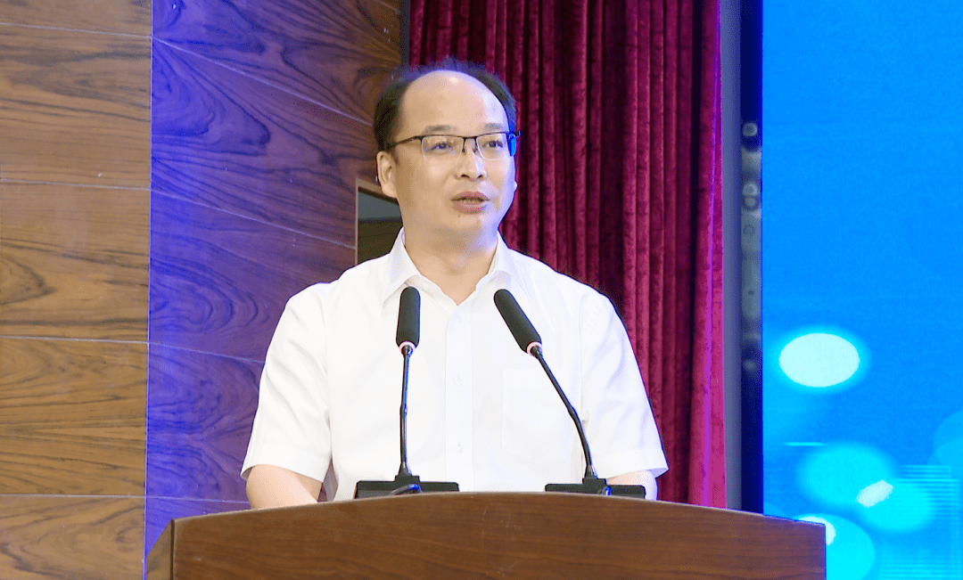 市委副书记,市长刘春林出席会议并讲话,市委常委,常务副市长李鑫主持