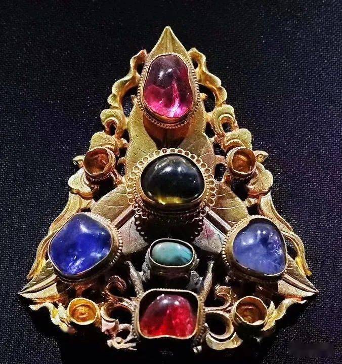 明代慈菇叶上金蛙簪 无锡阖闾城遗址博物馆明 金镶玉慈姑叶小插 上海