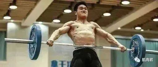 中国举重队的日常训练，一个动作就能把我送走…_健身_状态_力量