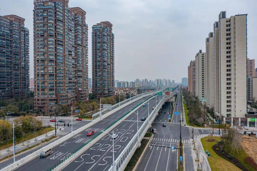 嘉兴市区快速路总车流量超2700万辆次_建设_施工_公司