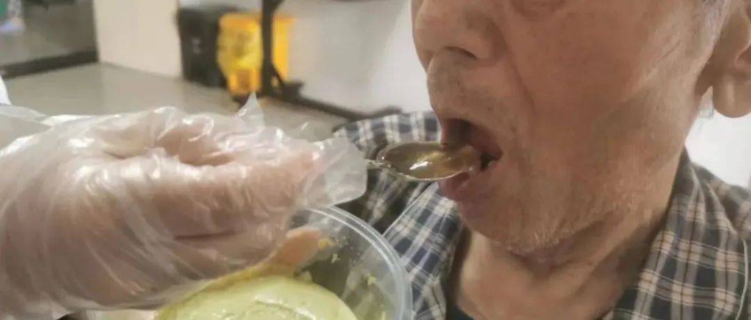 九旬老人误吸食物引发肺炎，老年人吞咽障碍不容忽视 康复 相关 吴亚岑