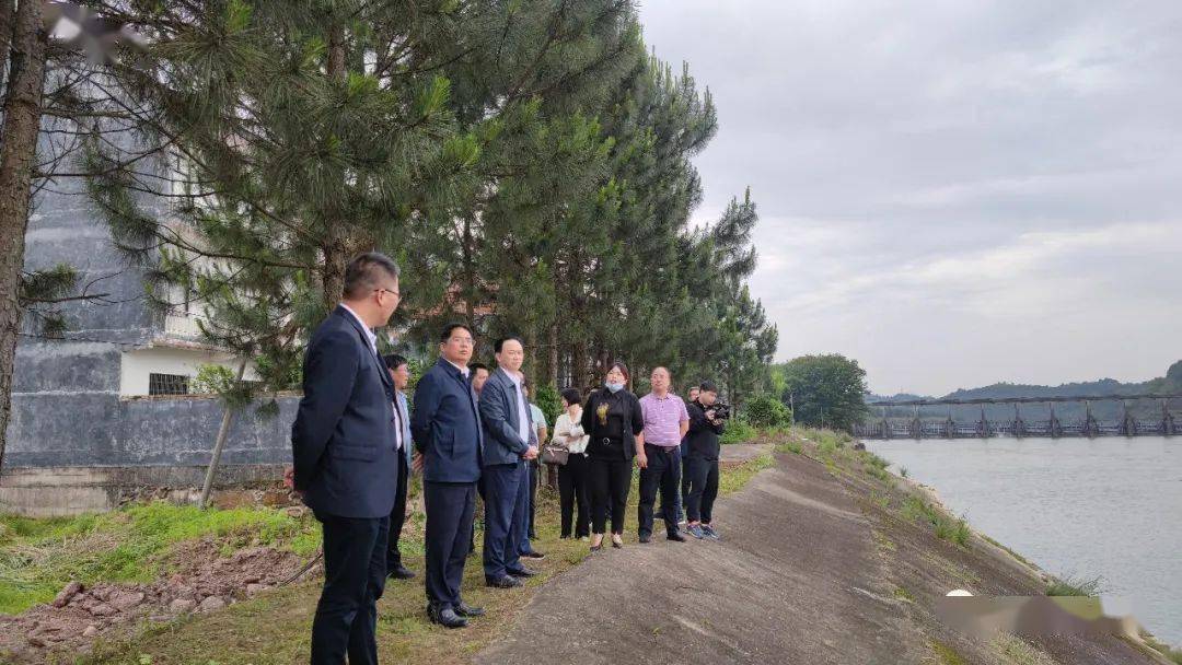 5月18日,市人大常委会副主任刘剑飞一行赴茶陵县湖口镇井和村调研乡村