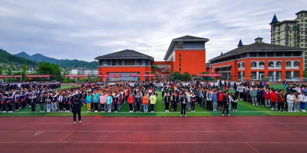 中学紧急避险天全县始阳第三小学组织学生紧急疏散天全中学组织学生