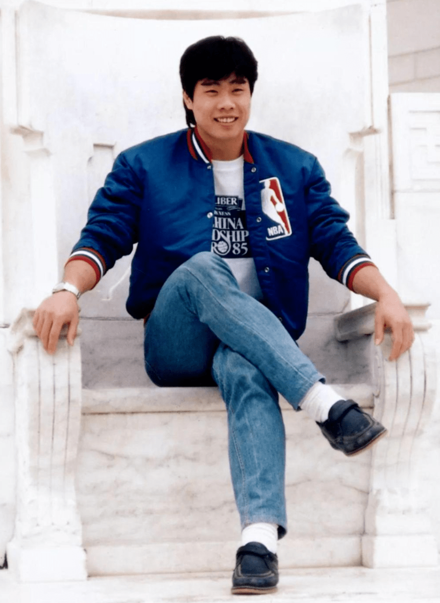 锦赛,中国男篮正在摸索大型化路线,身高202公分的前锋张学雷改打后卫