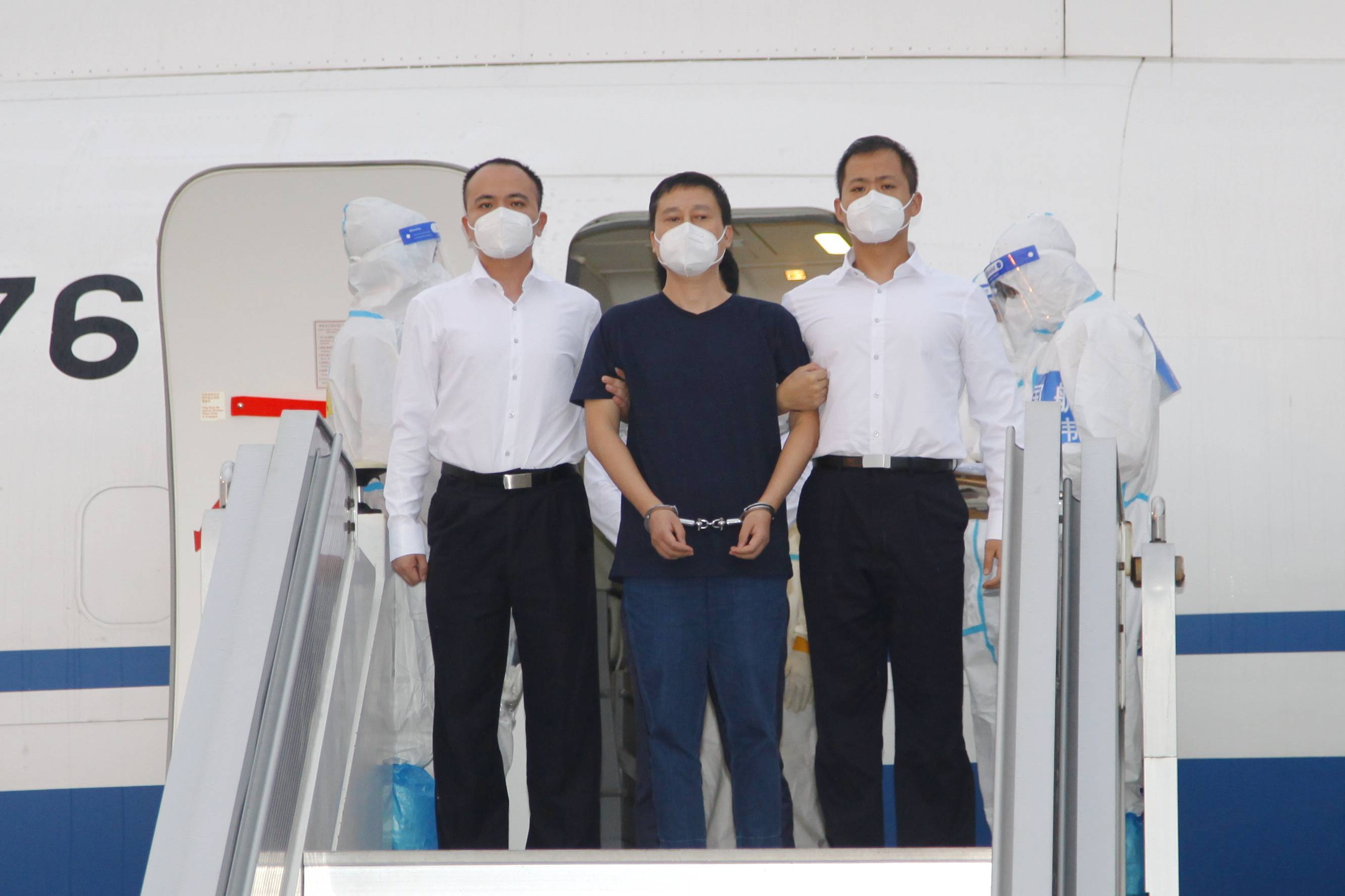 "百名红通人员"孙锋在境外落网并被遣返回国_中央纪委_江阴_国际