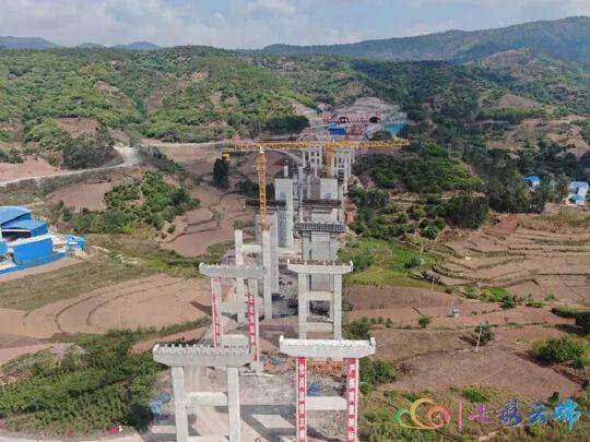 昆石复线工程过半 昆明福宜高速公路首座隧道顺利贯通_徐家庄_滇东