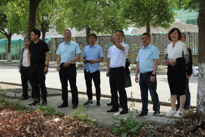 汉中市南郑区委副书记区长王志伟在梁山工业园区调研