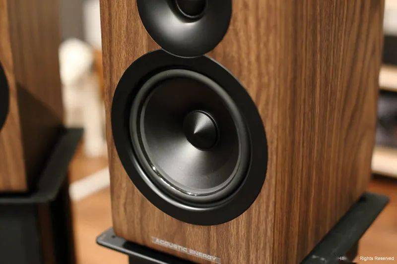 器材测评六大重点升级价格不变英国acousticenergyae100mk2书架音箱