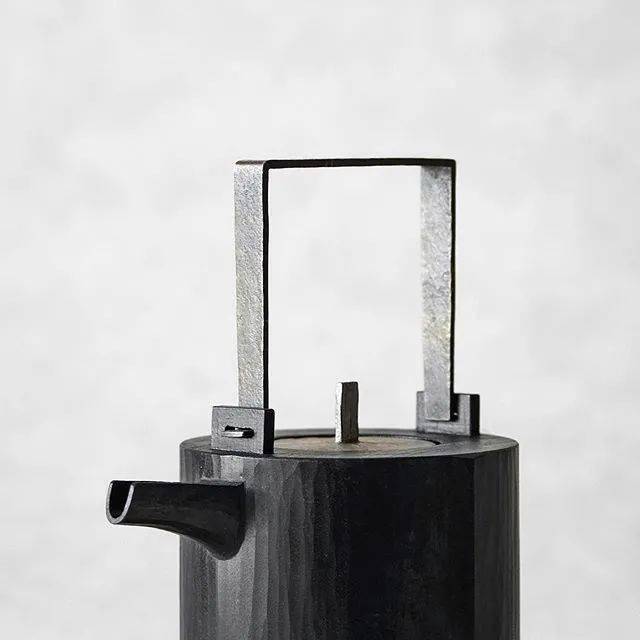 在网店上卖日本工匠作品的老外