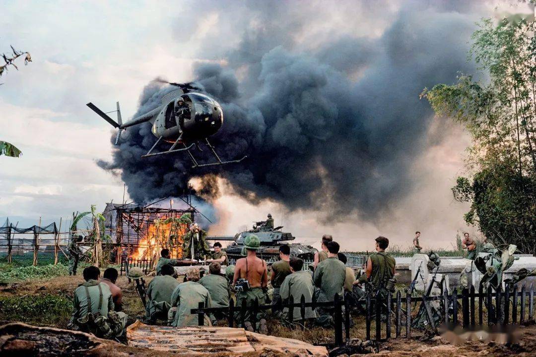 现代启示录》上映于1979年,是一部围绕越战拍摄的美国史诗级战争电影
