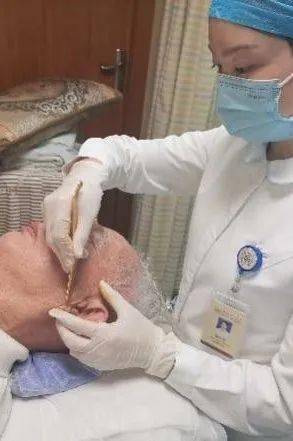 通过体质辨识,中医辨证,为老先生制定了个性化诊疗计划:1,复方樟柳碱