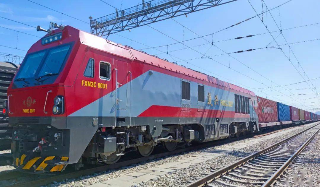 复兴型机车迎高考牵引中欧班列拿下首a