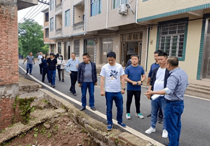 上饶报道上饶市广丰区桐畈镇开展五拆五清评比活动