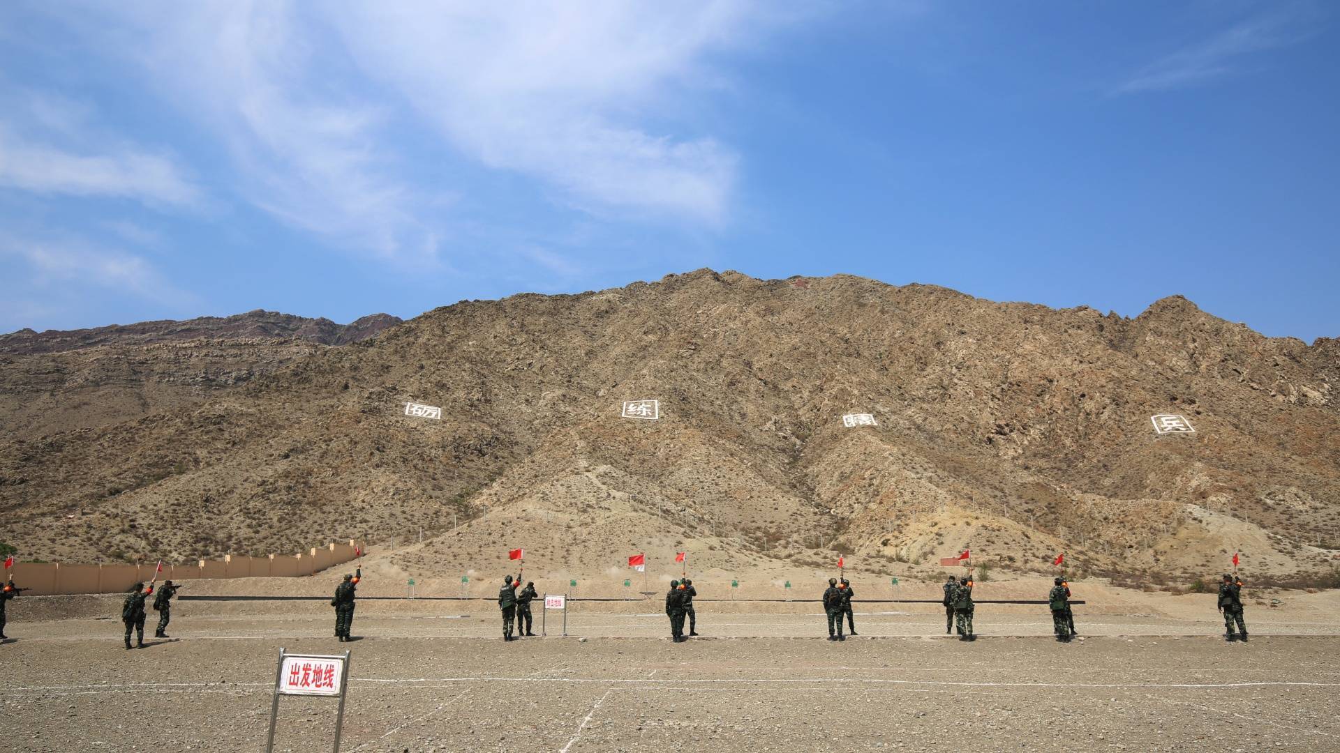 组图丨直击武警勤训轮换实弹射击现场_邓自正_罗辉波_武警宁夏总队