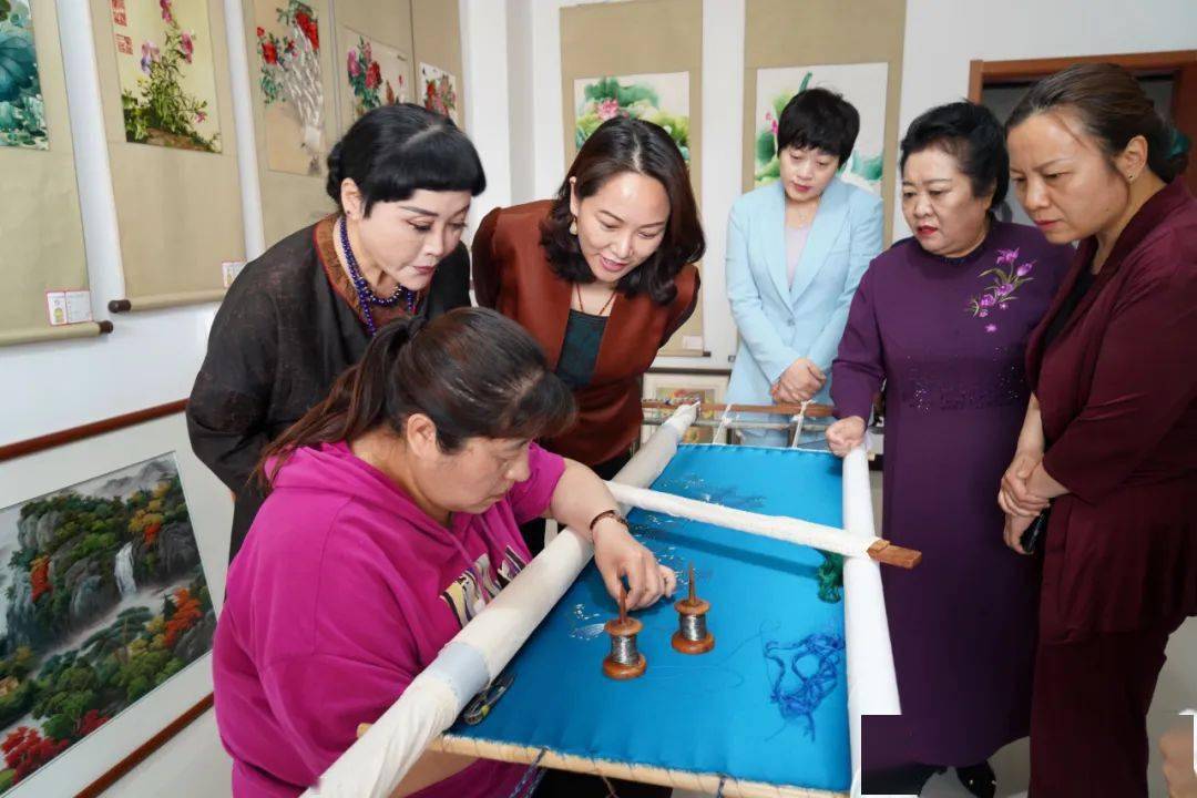 在定兴京绣研究院,面对丰富多彩,美轮美奂的京绣作品,保定"相绣"第五