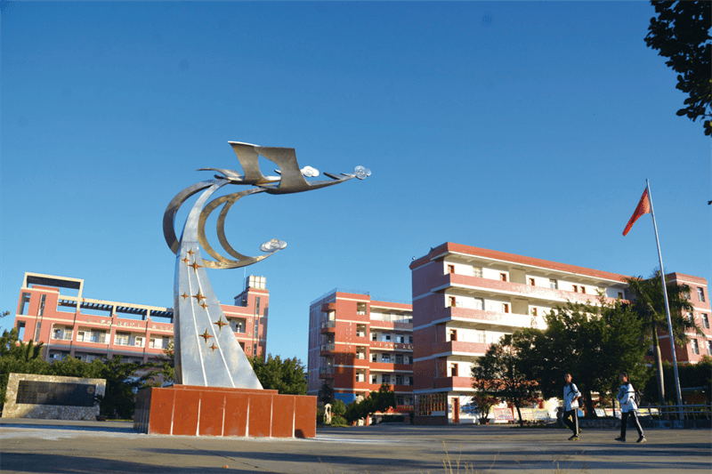 校园环境优美主题文化凸显厦门市新圩学校校园环境简介