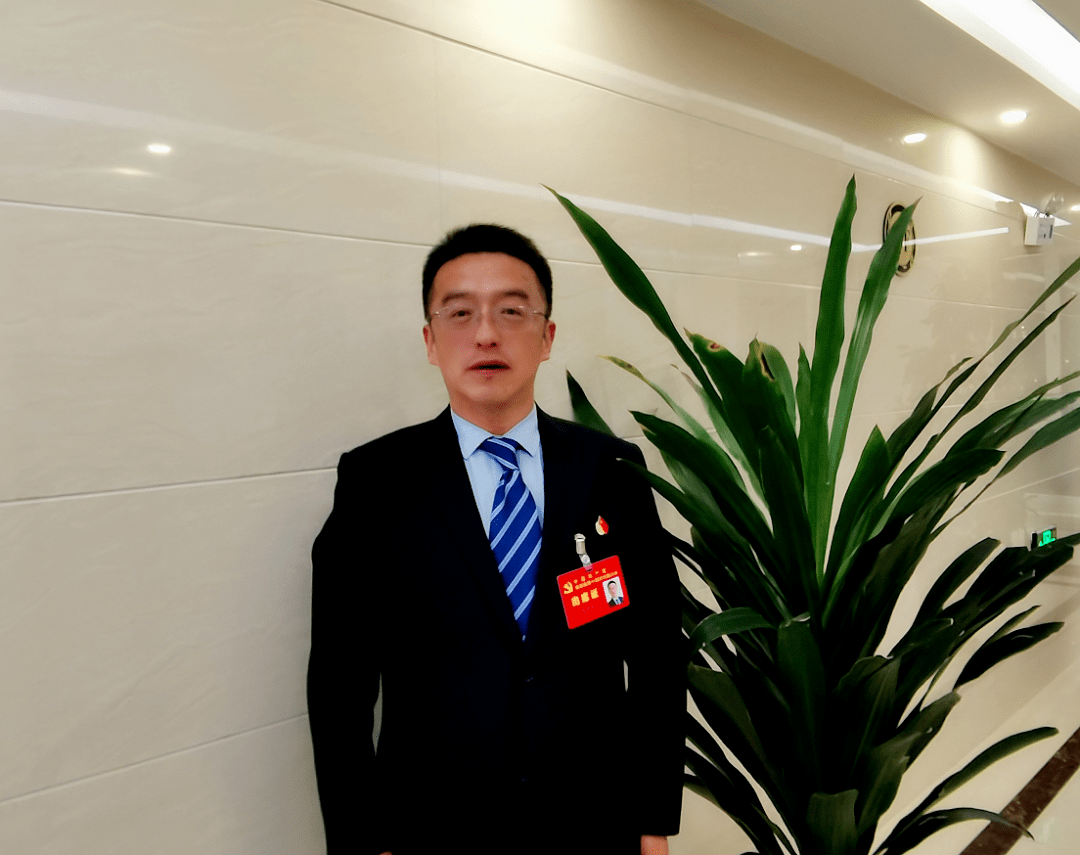 聚焦党代会王学文成为人们心中向往的诗与远方