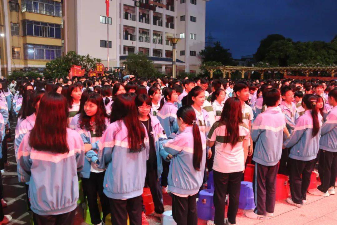 上思县民族中学开展春季学期心理健康教育讲座