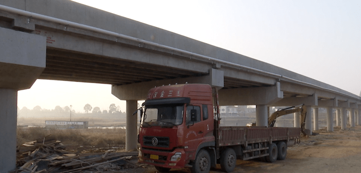 重建的新洲四合庄大桥正式通车.