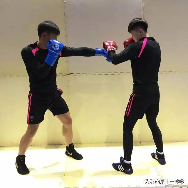 直拳的防守方法之一拍击防守以及拍击反击_拳头_对手_对方