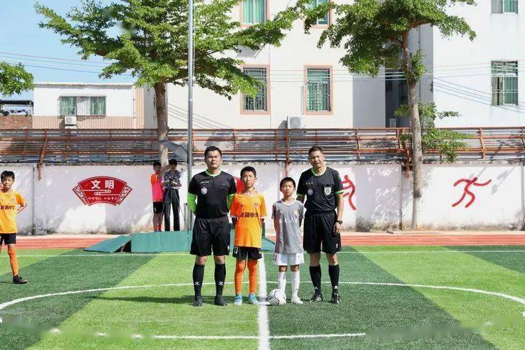 龙湖小学男子足球队荣获2022年汕头市校园足球特色学校足球联赛小学组