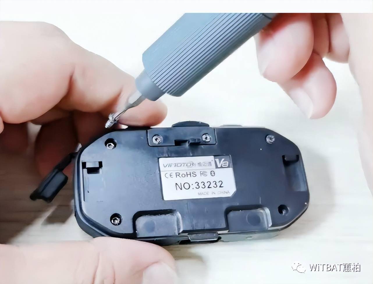 更换维迈通vimoto v8蓝牙耳机电池教程_步是_螺丝_后盖