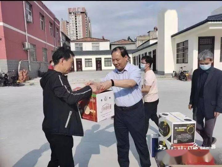 上蔡县教育局领导慰问高考备考一线教师