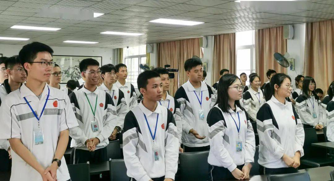 讲座主会场设于达濠华侨中学,并以网络同步直播形式覆盖全区14所初中