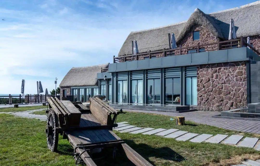 山东海边有种奇特民居海草为顶,天鹅相伴,宛如童话!_草房_威海_那香海