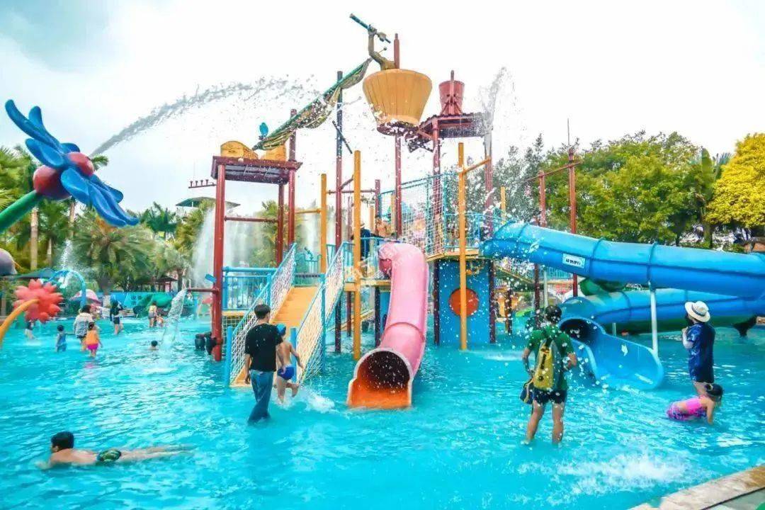 南宁加勒比水世界穿比基尼的季节到了平均五毛玩一天仅99元享单人玩水