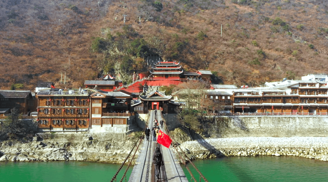 甘孜一片浸润着光荣革命传统的红色土地