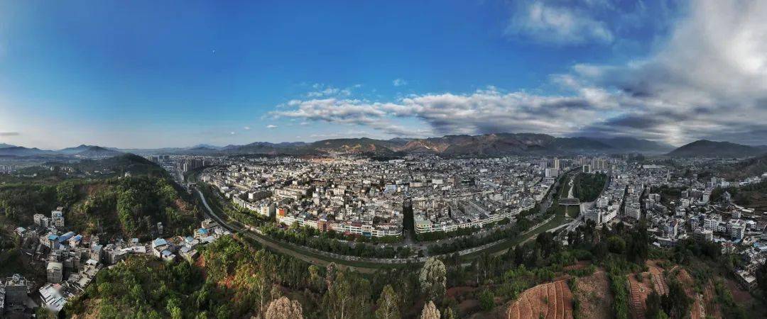 远眺会理市全景.