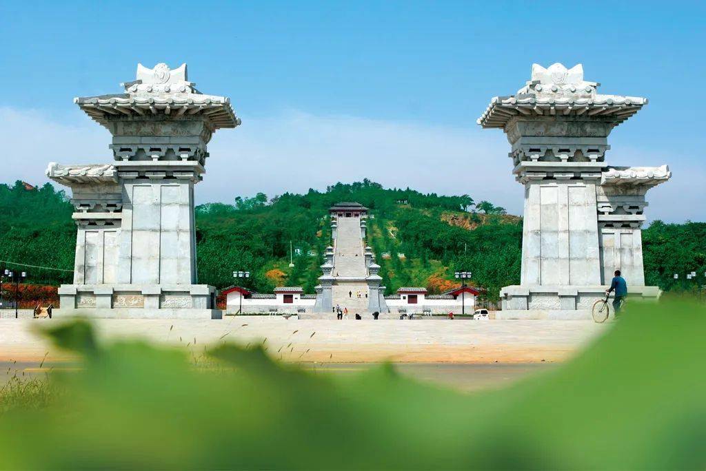 刘邦斩蛇处,大汉雄风景区,芒砀山地质公园,陈胜墓,夫子崖等景点