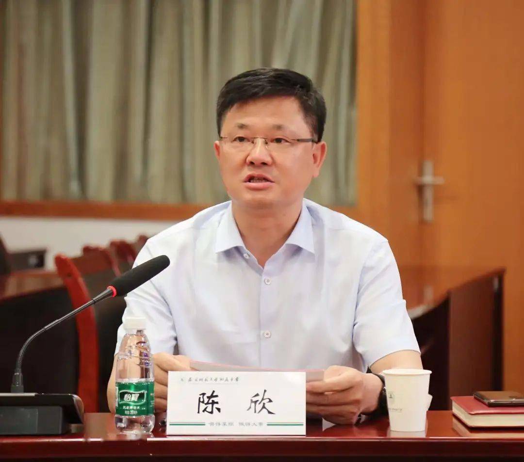 与会领导随后与在宁的淮安市跟岗锻炼教师进行座谈.