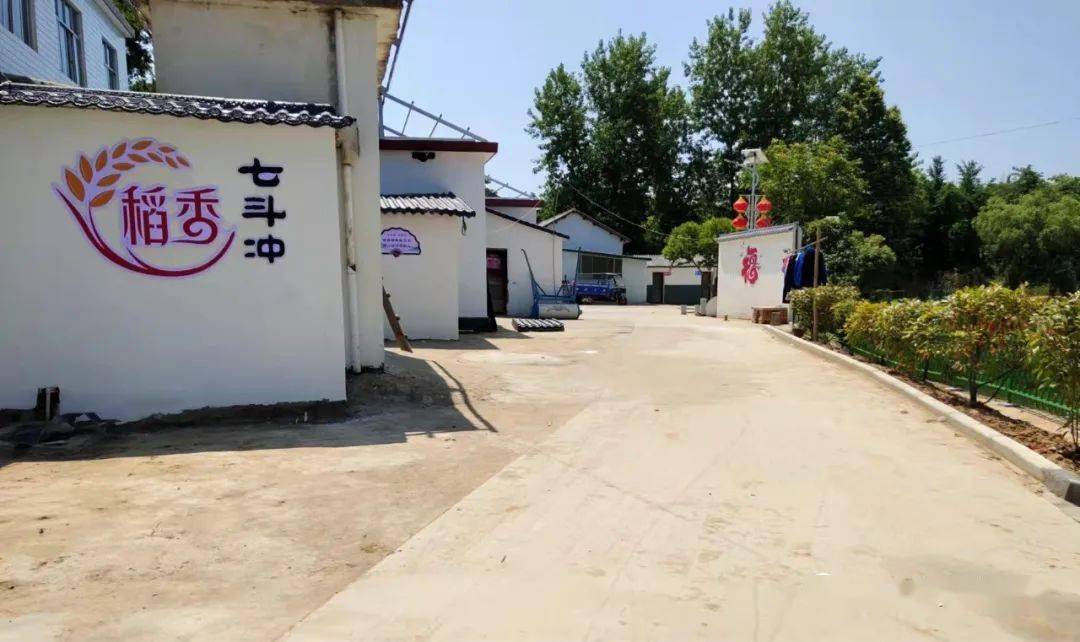 罗山县潘新镇稻香七斗冲乡村换新颜