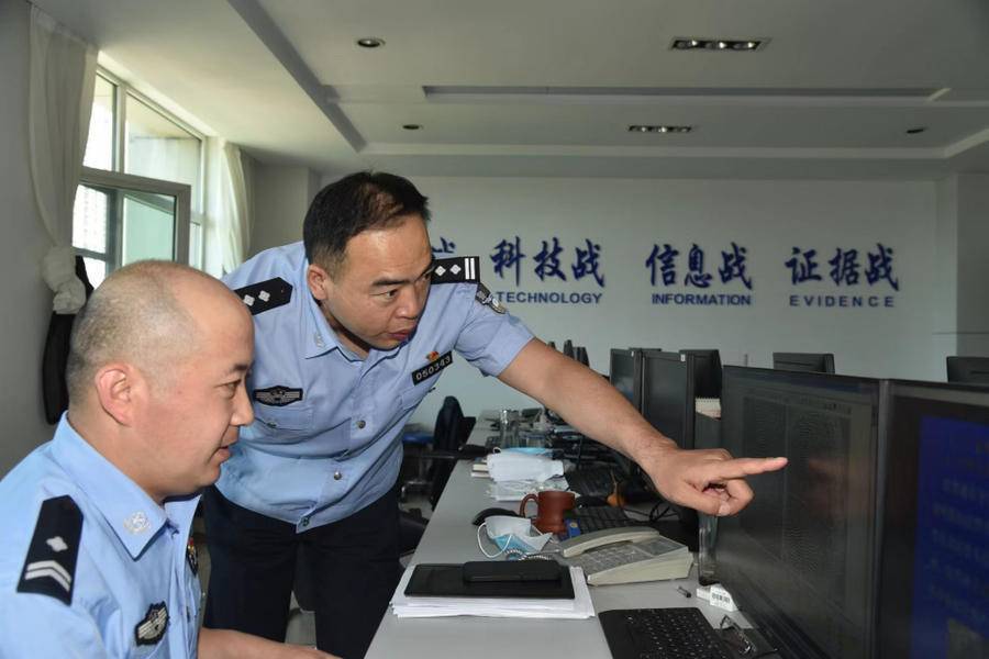 才能完成卧底任务