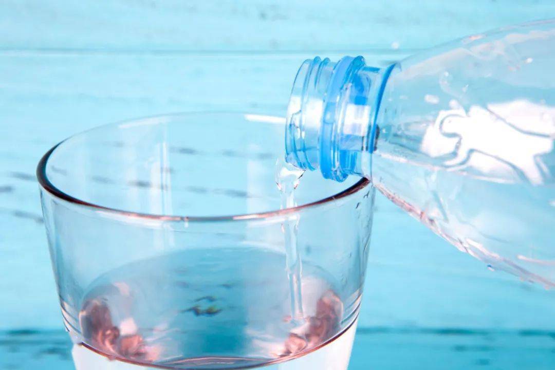 03适量饮水,避免中暑