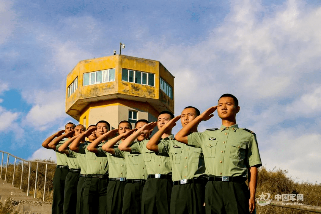 各国军队通用的举手礼,你了解吗?_中国军网_军礼_礼节