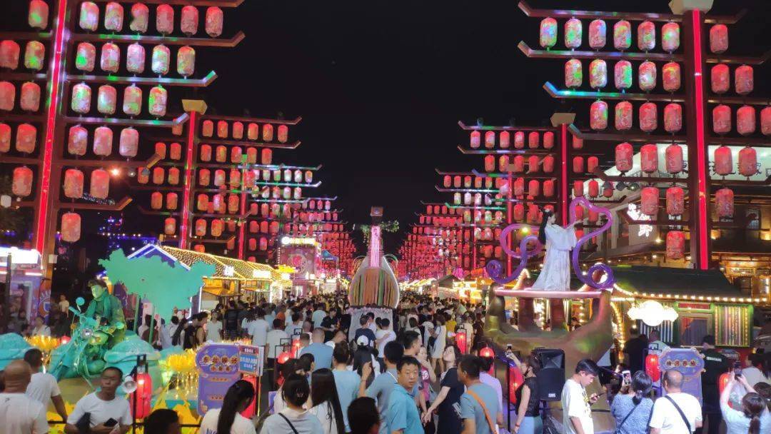 大唐不夜城向左东北不夜城向右67夜游双标杆场景即风景