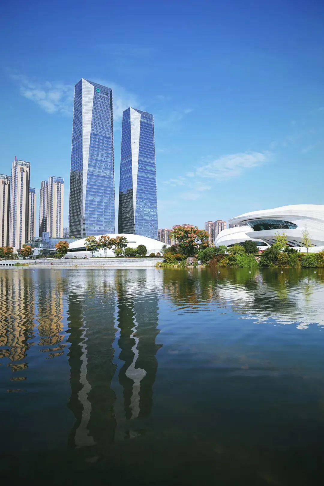 梅溪之芯总部经济地标湘江集团大厦项目简介introduction湘江商管公司