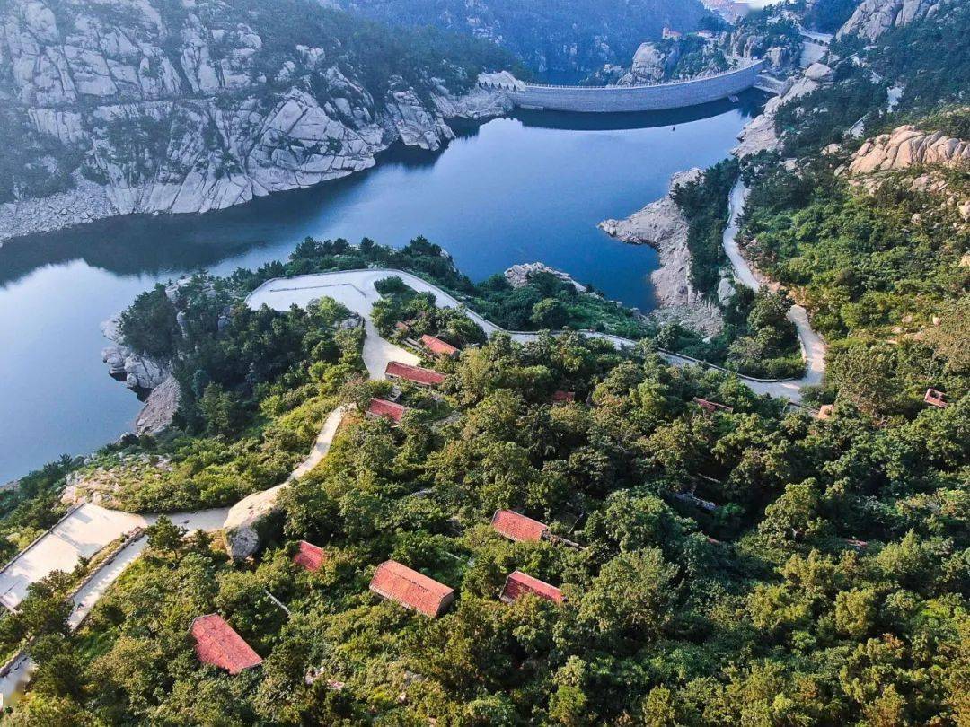 的小村落,村后路边有一块形似马鞍的巨石,村子因石得名——马鞍子村