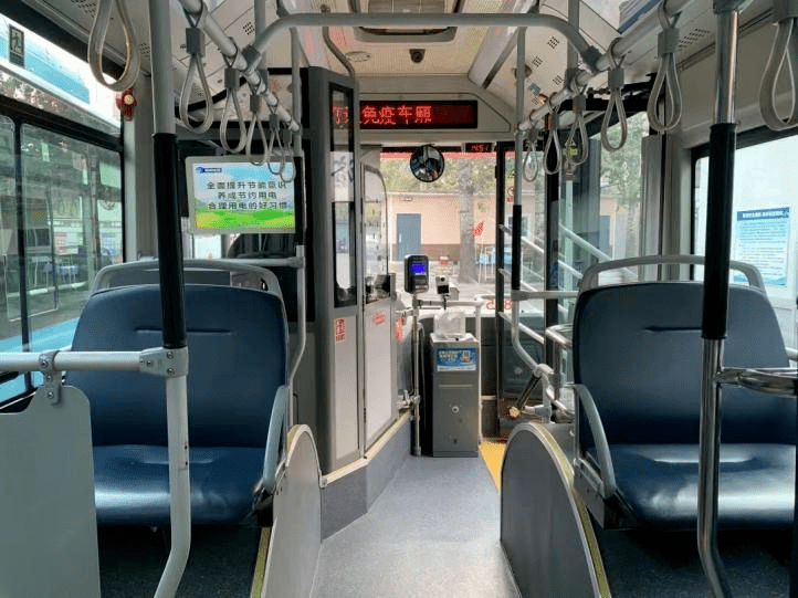 济南开启高温超长待机模式公交车变避暑胜地竟是因为